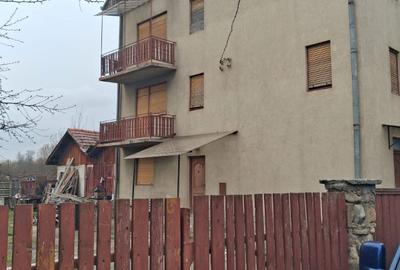 Casă cu 4 camere în Central - 2