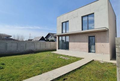 Casă cu 3 camere cu Teren 333 Mp în Vânători