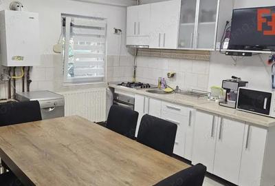 Apartament cu 2 camere semidecomandat, mobilat în Soarelui