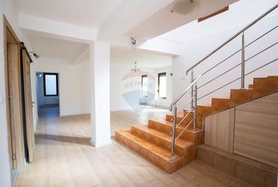 Casă cu 6 camere cu Teren 380 Mp în Nord-Est - 3