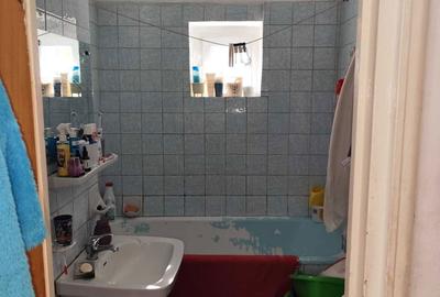 Apartament cu 3 camere decomandat în Tei - 2