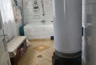 Casă cu Teren 4000 Mp în Central - 1
