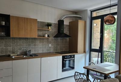 Garsonieră, mobilată în Timpuri Noi