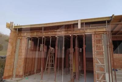 Casă cu 5 camere cu Teren 2330 Mp în Central - 2