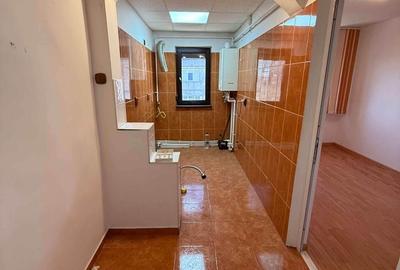 Apartament cu 3 camere semidecomandat în Hipodrom - 2