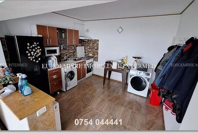 Casă cu 5 camere cu Garaj în Km 5 - 6