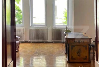 Apartament cu 4 camere decomandat în Central