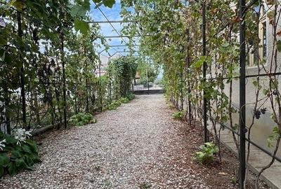 Casă cu 5 camere cu Teren 1321 Mp în Central