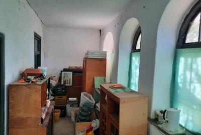 Vand casa la ?oseaua principala (DN 561) - 2