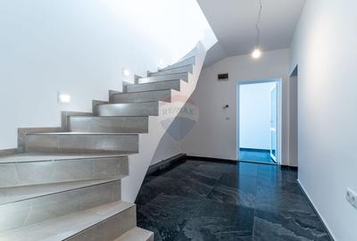 Duplex cu 10 camere cu Teren 452 Mp în Dâmbul Rotund - 3