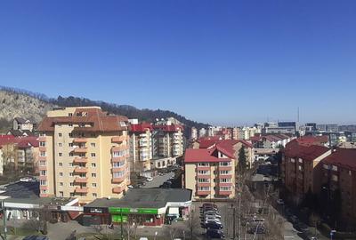 Apartament cu 3 camere decomandat în Valea Cetății