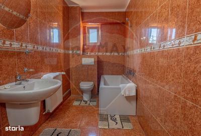 Spațiu comercial, de 3,250 mp, în Central - 9