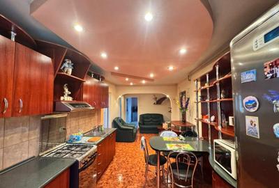 Apartament cu 4 camere decomandat, mobilat în Central