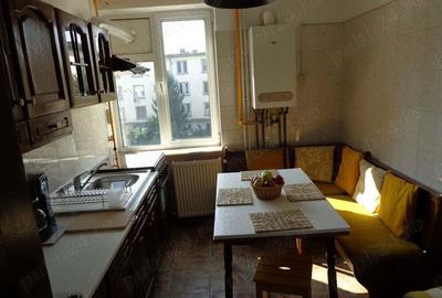 Inchiriez apartament doua camere ultracentral, strada Victoriei - 13