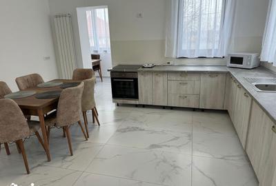 Casă cu 9 camere cu Teren 500 Mp în Sânmartin