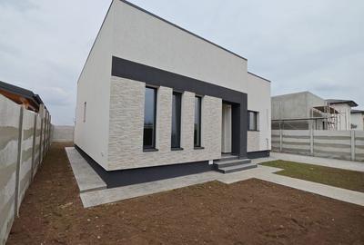 Casa parter 4 camere, terasa acoperita