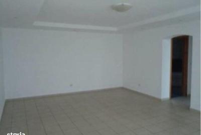 Casă cu 7 camere cu Teren 250 Mp în Vitan - 3