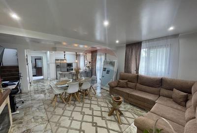 Casa / Vila cu 5 camere de vanzare