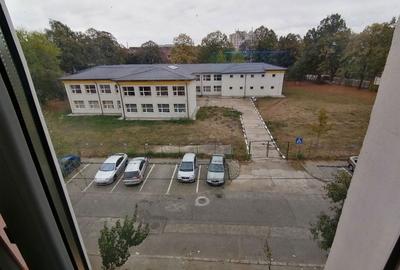 Apartament cu 3 camere semidecomandat în Central - 1