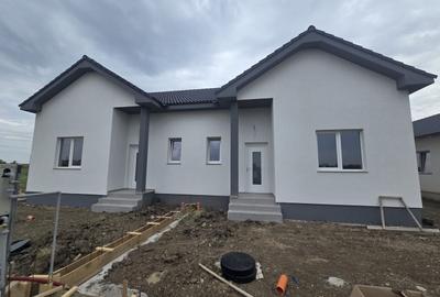 Duplex cu 3 camere cu Canalizare în Moșnița Nouă - 1