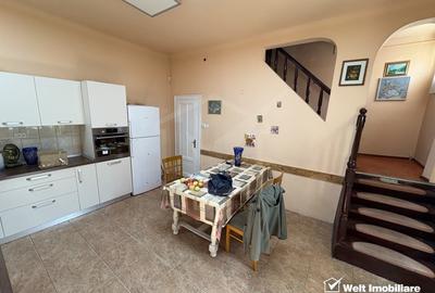 Casa parter + mansarda, situat la curte comuna, teren propriu, 3 locatari ! - 8