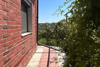 Casă cu 8 camere cu Garaj în Frumușani - 2