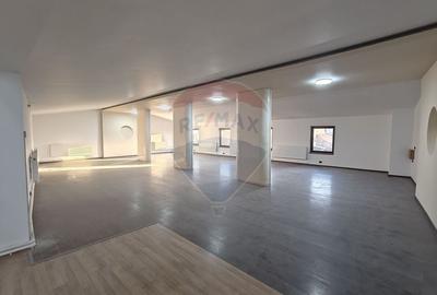 Spațiu comercial, de 535.36999511719 mp, în Central - 10