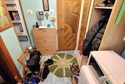 Apartament cu 3 camere semidecomandat în Calea Severinului