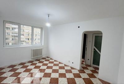 Apartament cu 3 camere semidecomandat în Apusului