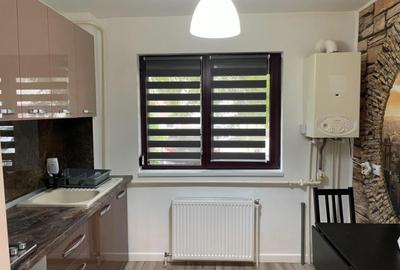 Apartament cu 2 camere decomandat în Micro 3 - 4