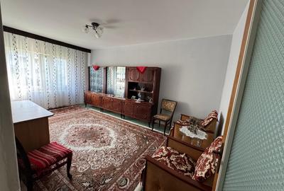 Apartament spatios, trei camere decomandate, etaj 2, Siderurgistilor Vest