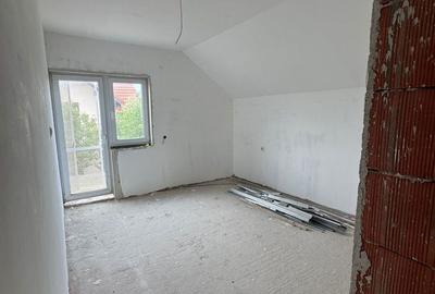 Casă cu 5 camere cu Teren 300 Mp în Sânmartin - 3