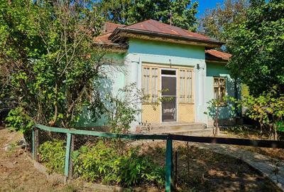 Teren intravilan 2100mp + casa + anexe 30.000 euro