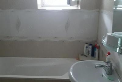 Apartament cu 3 camere semidecomandat în Central - 1