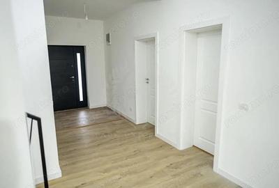 Casă cu 5 camere cu Teren 765 Mp în Păulești - 6