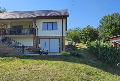 Vrei o casa mica la tara, cu tot confortul din oras? Oportunitate in Stanesti! - 2