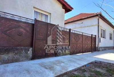 Casa de vanzare in Ineu formata din 2 cladiri - 2