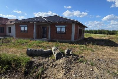 Casă individuală cu 4 camere cu Teren 600 Mp în Păulești - 1