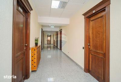 Spațiu comercial, de 1,855 mp, în Central - 14