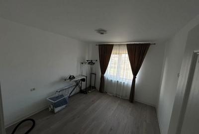 Apartament cu 4 camere decomandat în Petrești - 3