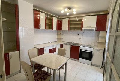 Apartament cu 3 camere decomandat în Aurel Vlaicu