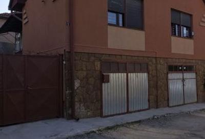 Casă cu 4 camere decomandat în Central