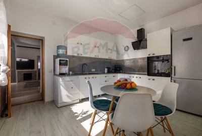 Casă cu 5 camere cu Teren 435 Mp în Central - 8