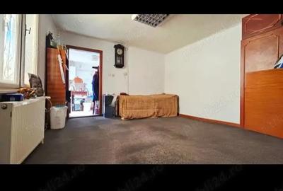 Casă cu 4 camere cu Teren 600 Mp în Central - 1