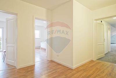 Casă cu 7 camere cu Teren 1400 Mp în Stupini - 16