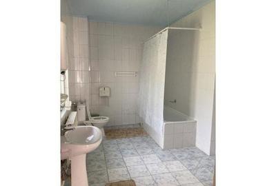 Casă cu 10 camere cu Teren 1200 Mp în Central - 11