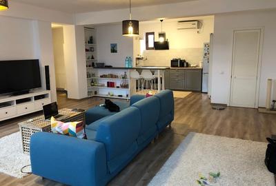 Apartament cu 3 camere semidecomandat în Central