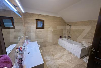 Casă cu 6 camere cu Teren 3173 Mp în Central - 4