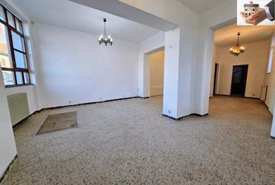 Bd. Unirii – Strada Traian  Vila / Spatiu Comercial Renovat, 10 camere, suprafata utila - 300 mp. - 4