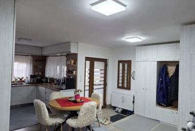 Casă cu 5 camere cu Teren 14000 Mp în Păulești - 12